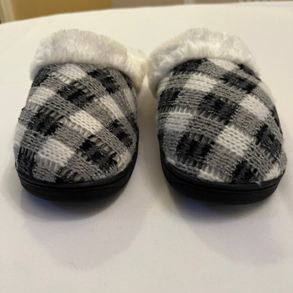 NEW-AEROSOLES | Buffalo Plaid Blk/White Clog Slippers - Picture 2 of 9